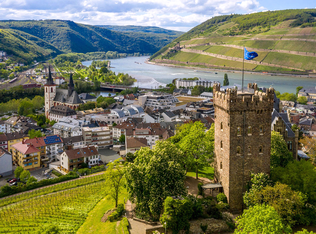Blick auf die Burg Klopp mit Rheinpanorama ©Torsten Silz